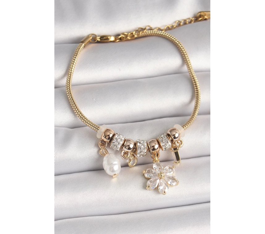 Pirinç Gold Renk Sallantı Zirkon Taşlı Çiçek Model İnci Detay Charm Kadın Bileklik