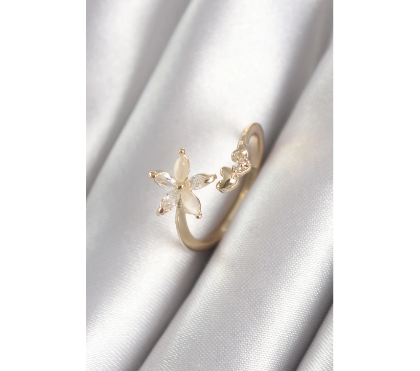 Pirinç Gold Renk Zirkon Taşlı Çiçek Model Kalp Detay Kadın Yüzük