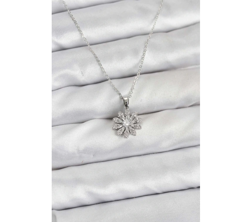 Pirinç Gümüş Renk Çiçek Model Kadın Kolye