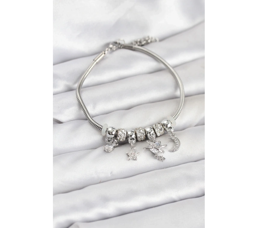 Pirinç Gümüş Renk Kalpli Model Charmlı Kadın Bileklik