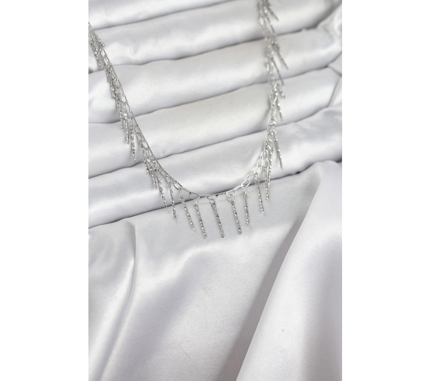 Pirinç Gümüş Renk Saçaklı Model Kadın Kolye