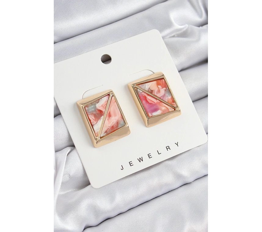 Pirinç Pembe Üçgen Kesim Detaylı Kare Model Vintage Gold Renk Kadın Küpe