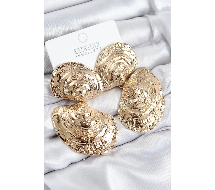 Pirinç Sallantılı Deniz Kabuğu Model Gold Renk Kadın Küpe