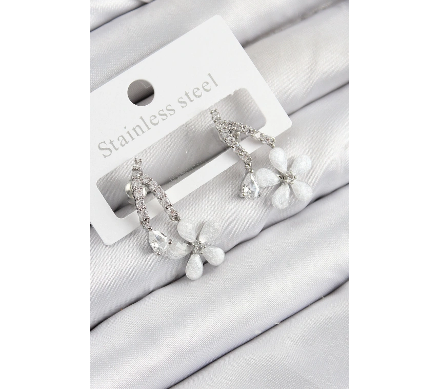 Pirinç Zirkon Taşlı Papatya Model Gümüş Renk Kadın Küpe