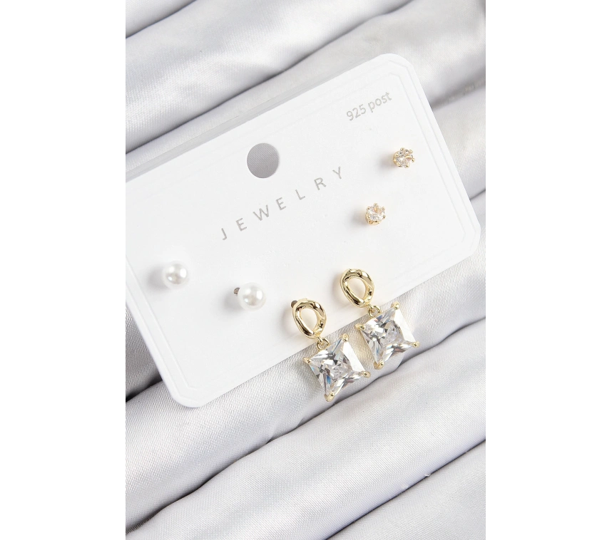 Pirinç Zirkon Taşlı Sallantılı Kare Model Gold Renk 925 Ayar Gümüş Çivi Kadın Küpe Set