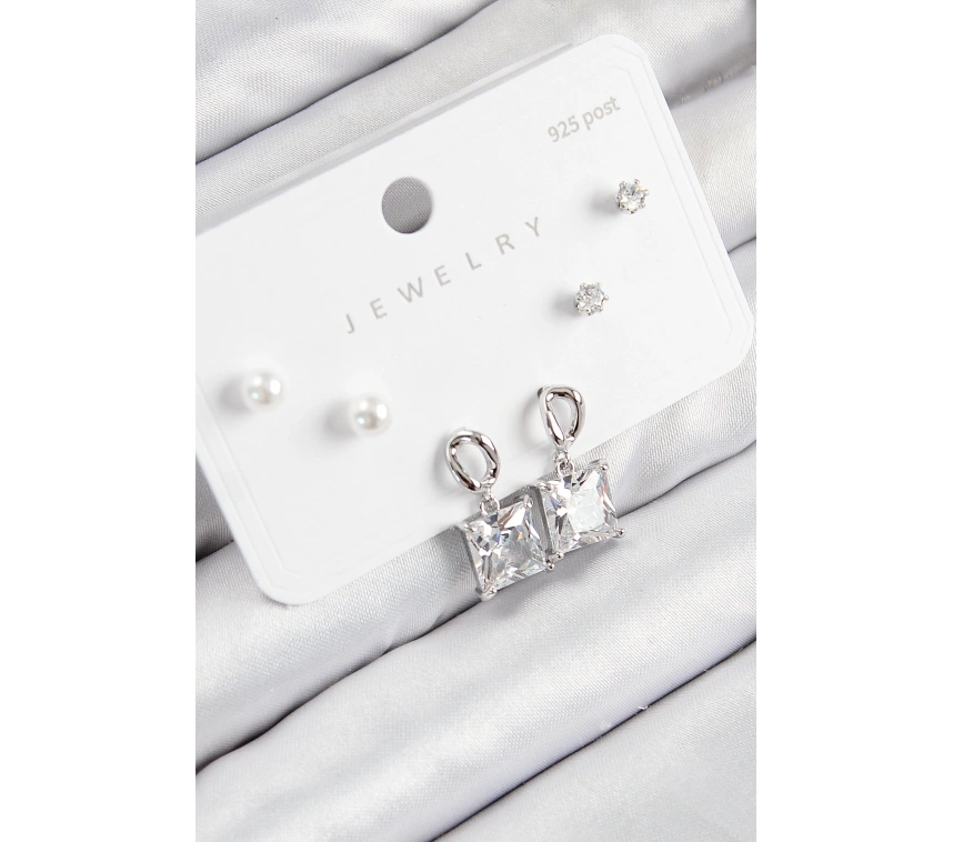 Pirinç Zirkon Taşlı Sallantılı Kare Model Gümüş Renk 925 Ayar Gümüş Çivi Kadın Küpe Set