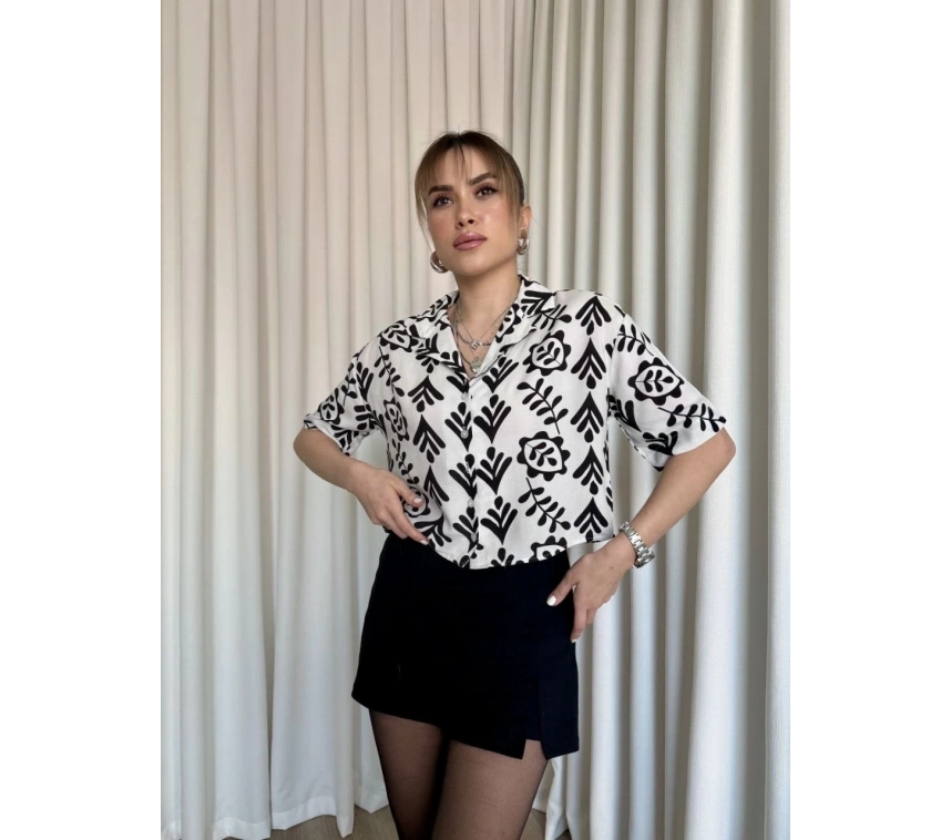 Siyah beyaz baskılı crop gömlek