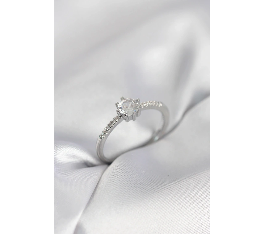 Tek Taş Model Gümüş Renk Zirkon Taşlı Kadın Yüzük