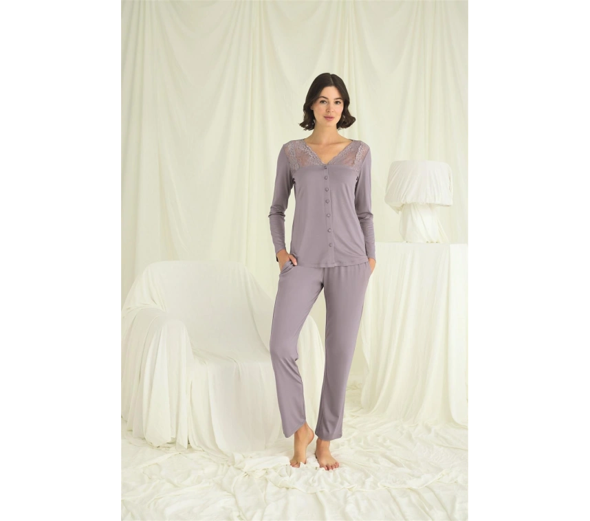 Yakası Kolu Ve Omzu Dantelli Boydan Düğmeli Pijama Takımı