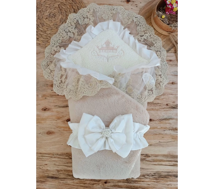 Yenidoğan Wool Yün Kumaş Taç Nakışlı Güpür Duvaklı Fiyonk Prizma Taş Unisex Kundak Bebek Battaniyesi