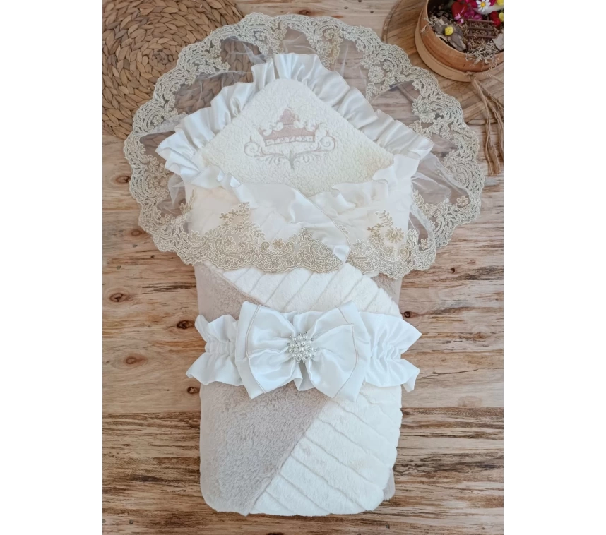 Yenidoğan Wool Yün Kumaş Taç Nakışlı Güpür Duvaklı Fiyonk Prizma Taş Unisex Kundak Bebek Battaniyesi