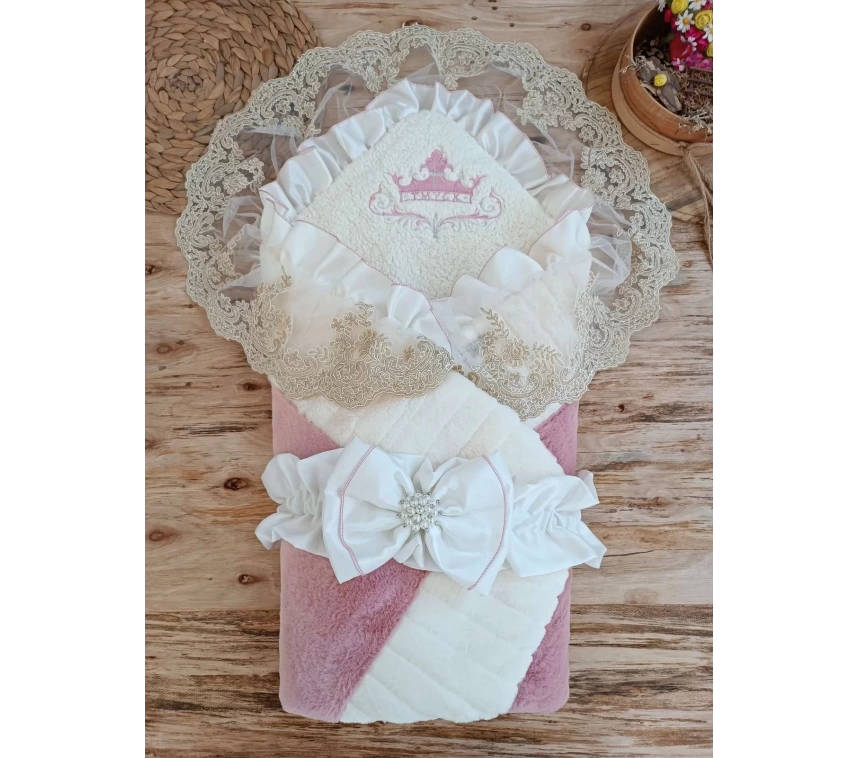 Yenidoğan Wool Yün Kumaş Taç Nakışlı Güpür Duvaklı Fiyonk Prizma Taş Unisex Kundak Bebek Battaniyesi