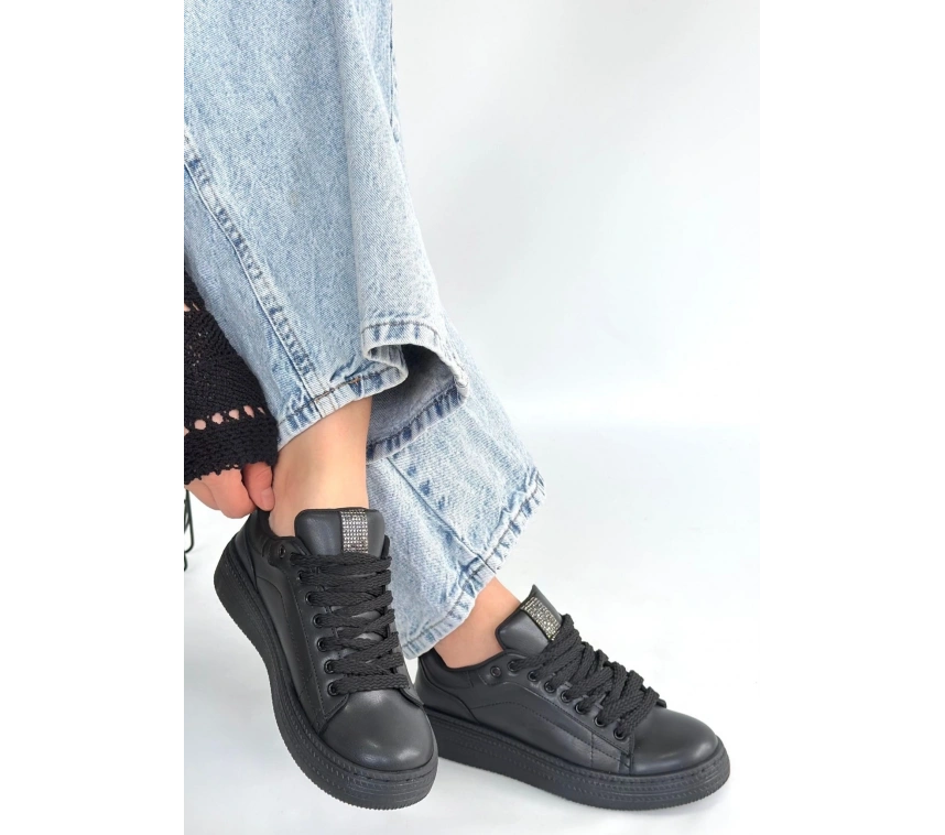 Yier Siyah Cilt Bağcıklı Spor Ayakkabı