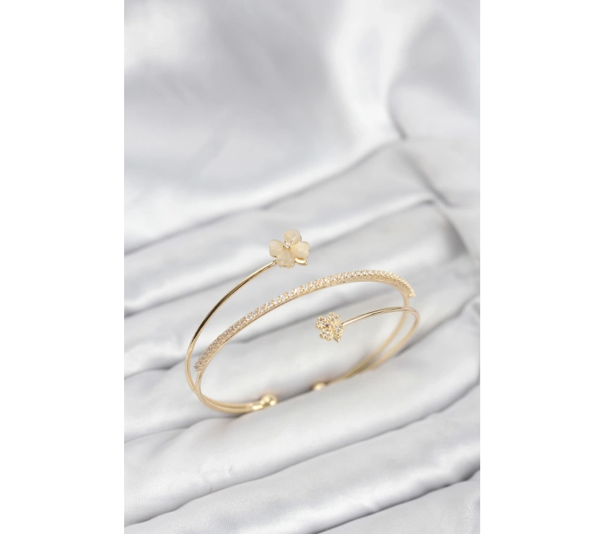 Yonca Çiçek Model Pirinç Gold Renk Kadın Bileklik