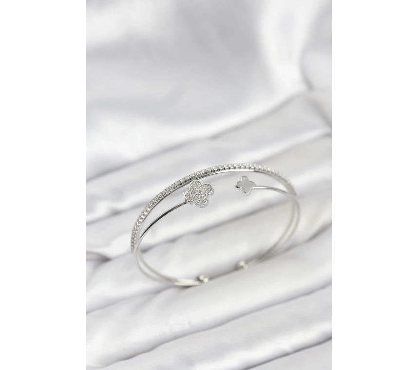 Yonca Model Pirinç Gümüş Renk Kadın Bileklik