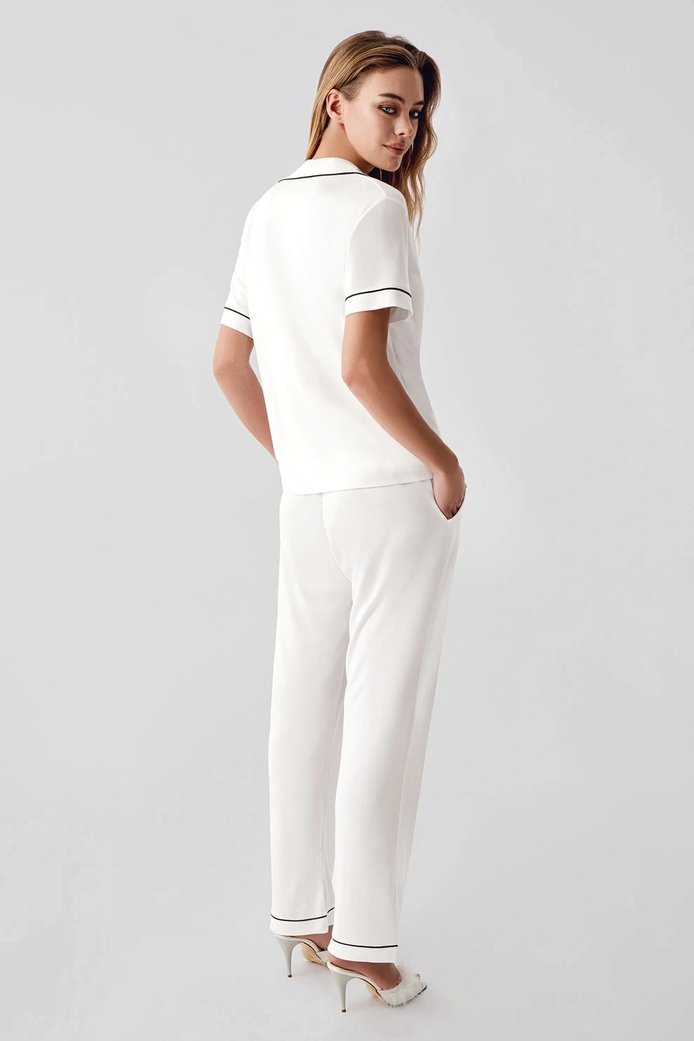 Freshness 324 Kadın 4lü Sabahlıklı Şorlu Pijama Takımı