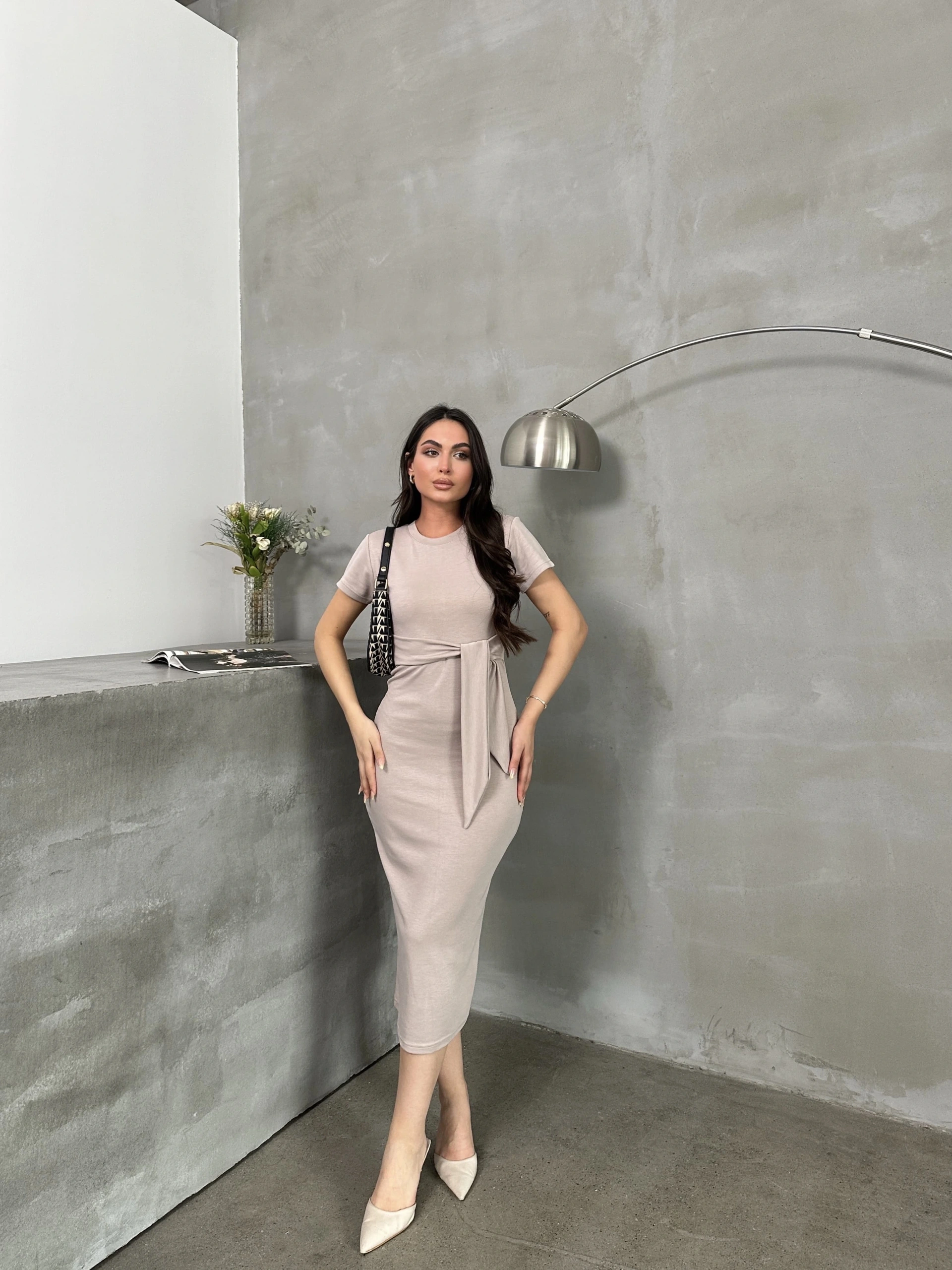 Kuşaklı mdl esnek kumaşlı elbise bej pt