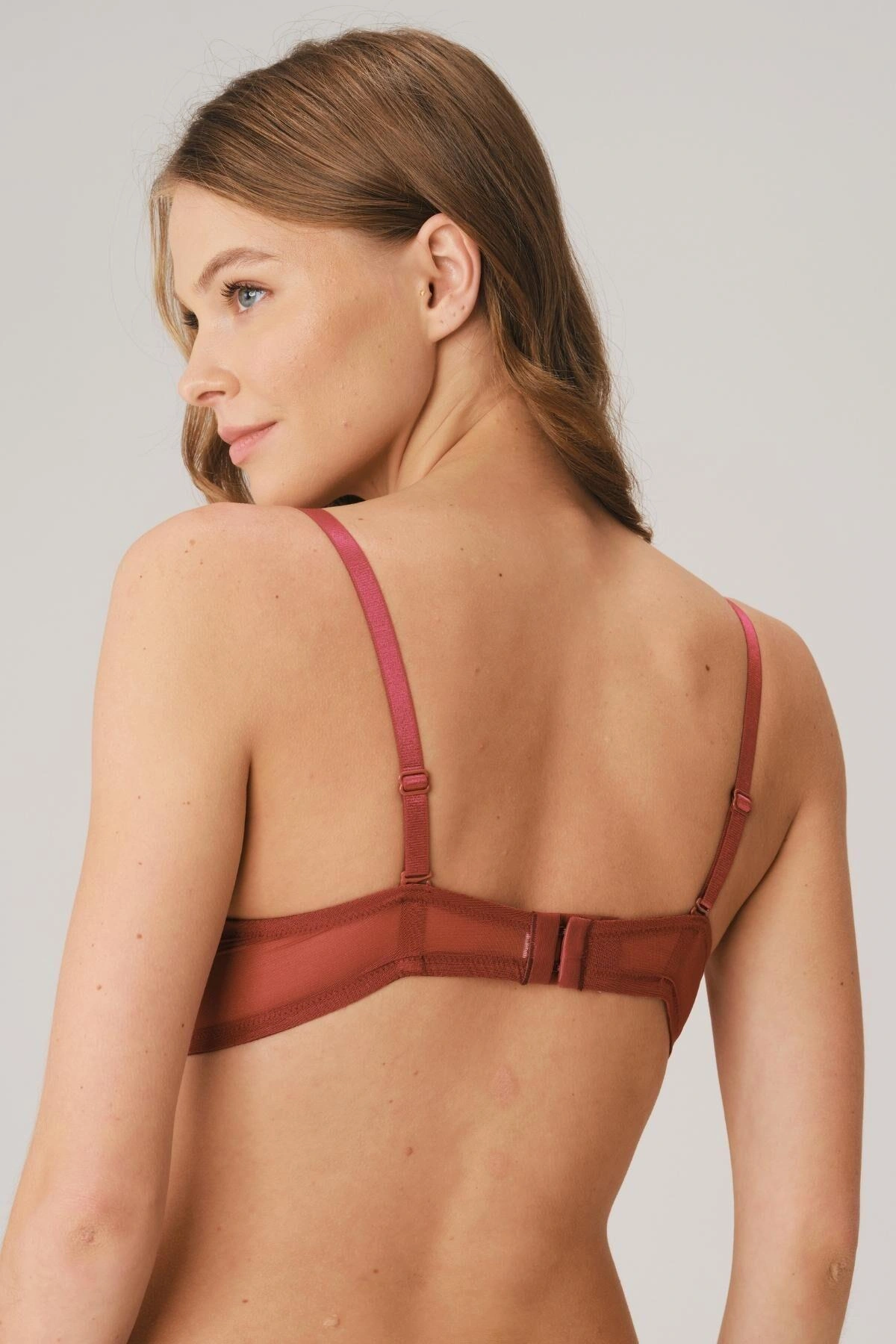 Balenli Destekli Dolgulu Askıları Çıkabilen Yaka Detaylı T-shirt Sütyeni