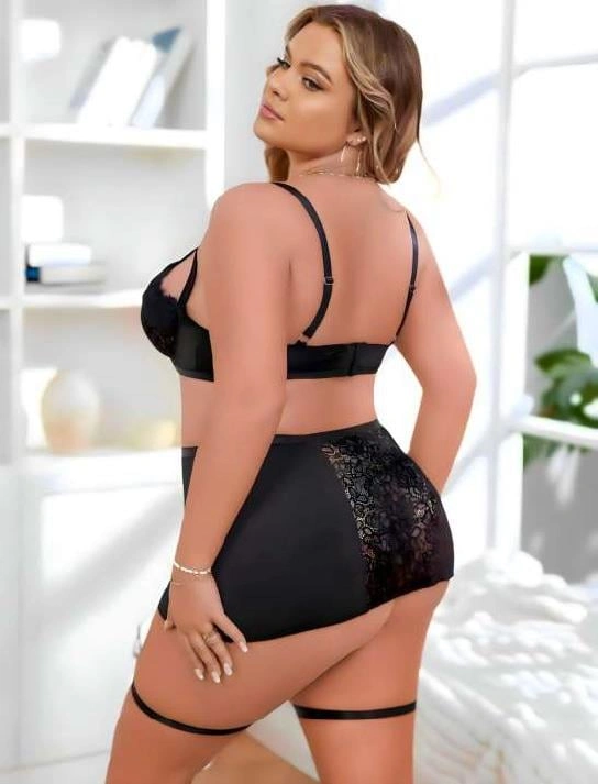 Büyük Beden Siyah Dantel İşlemeli Dekolteli Jartiyer Takımı