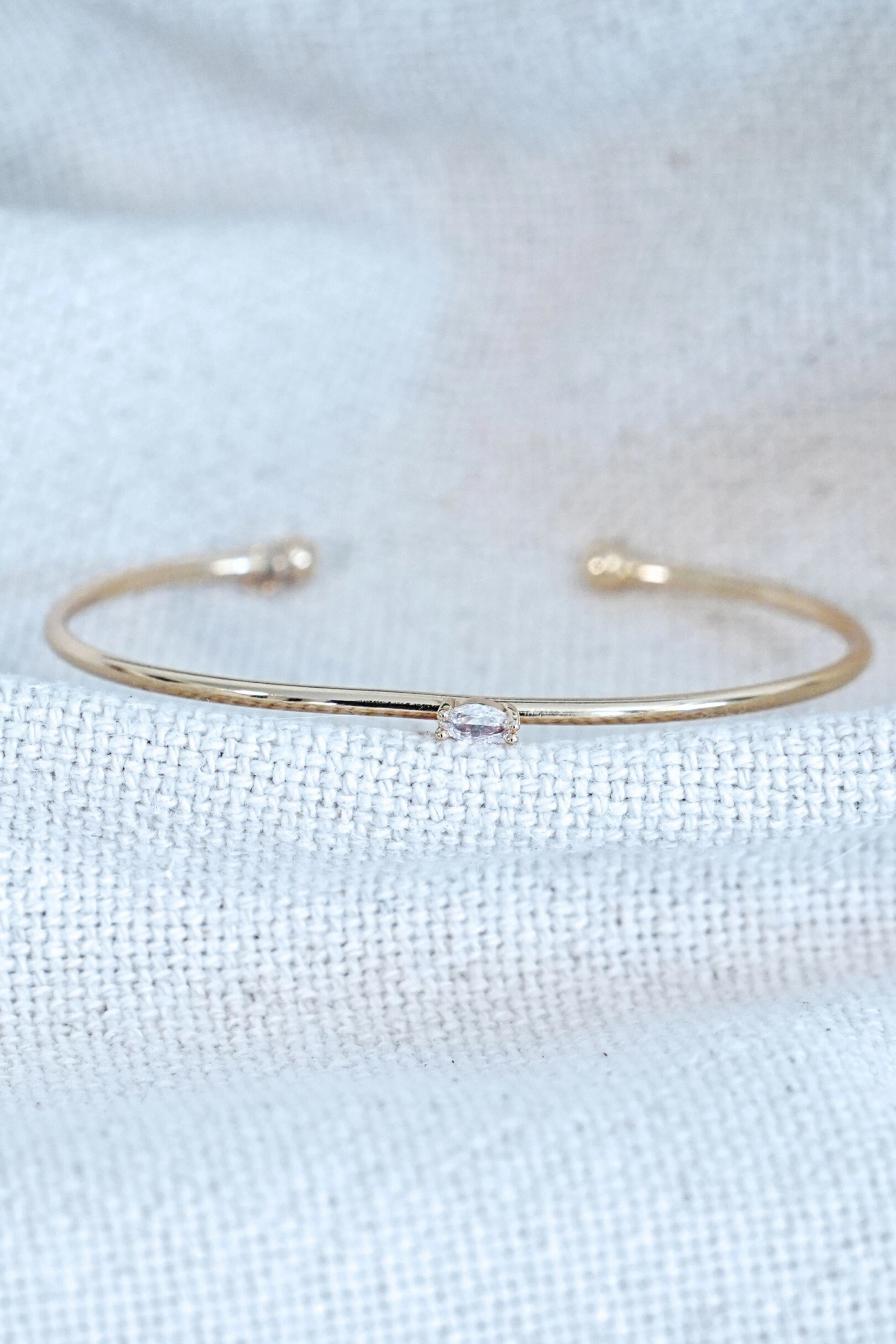 Gold Renk Kelepçe Model Zirkon Taşlı Çelik Bileklik Kaliteli