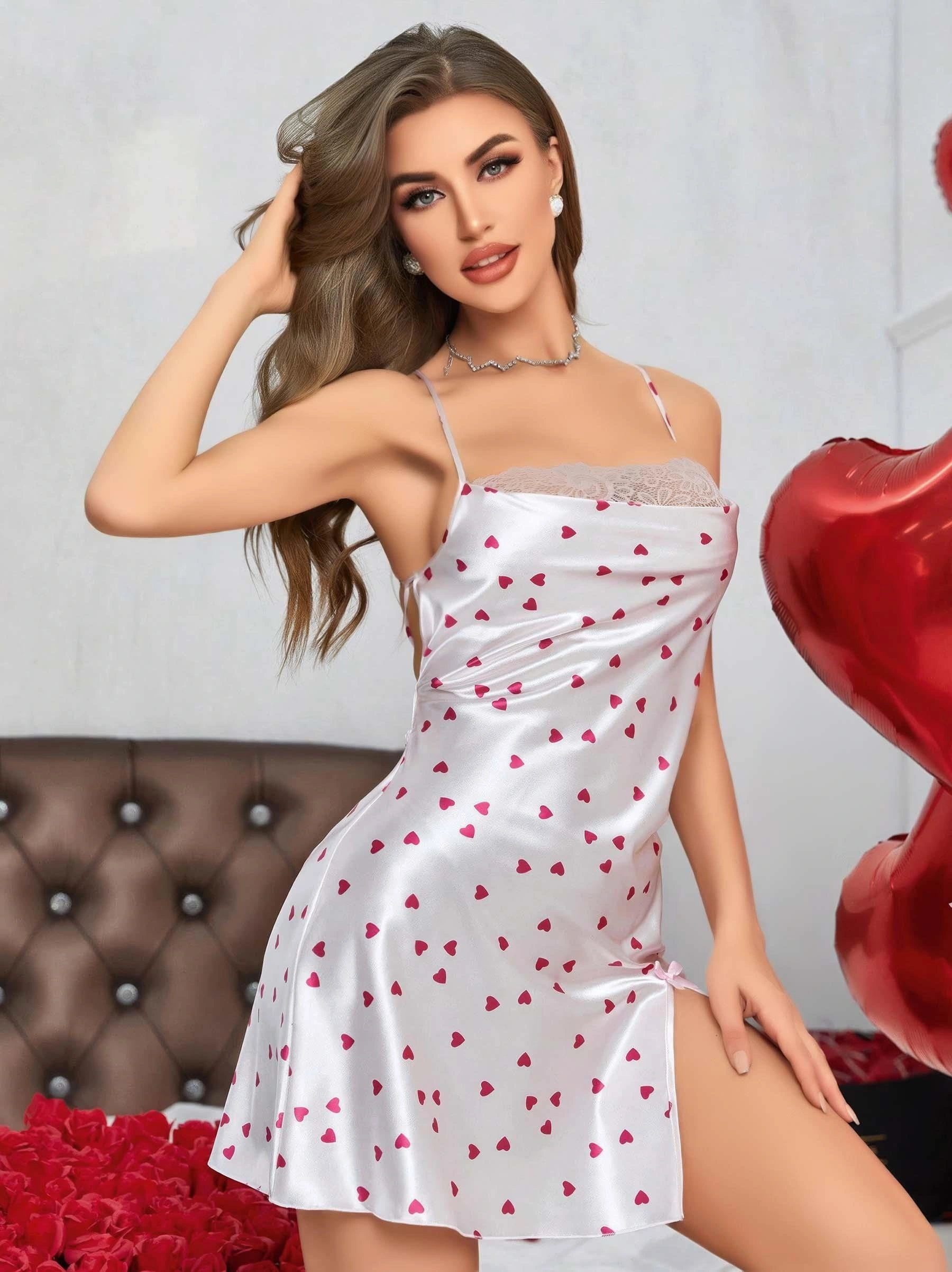 Kadın Beyaz Fuşya Kalp Desenli Saten Gecelik 2219