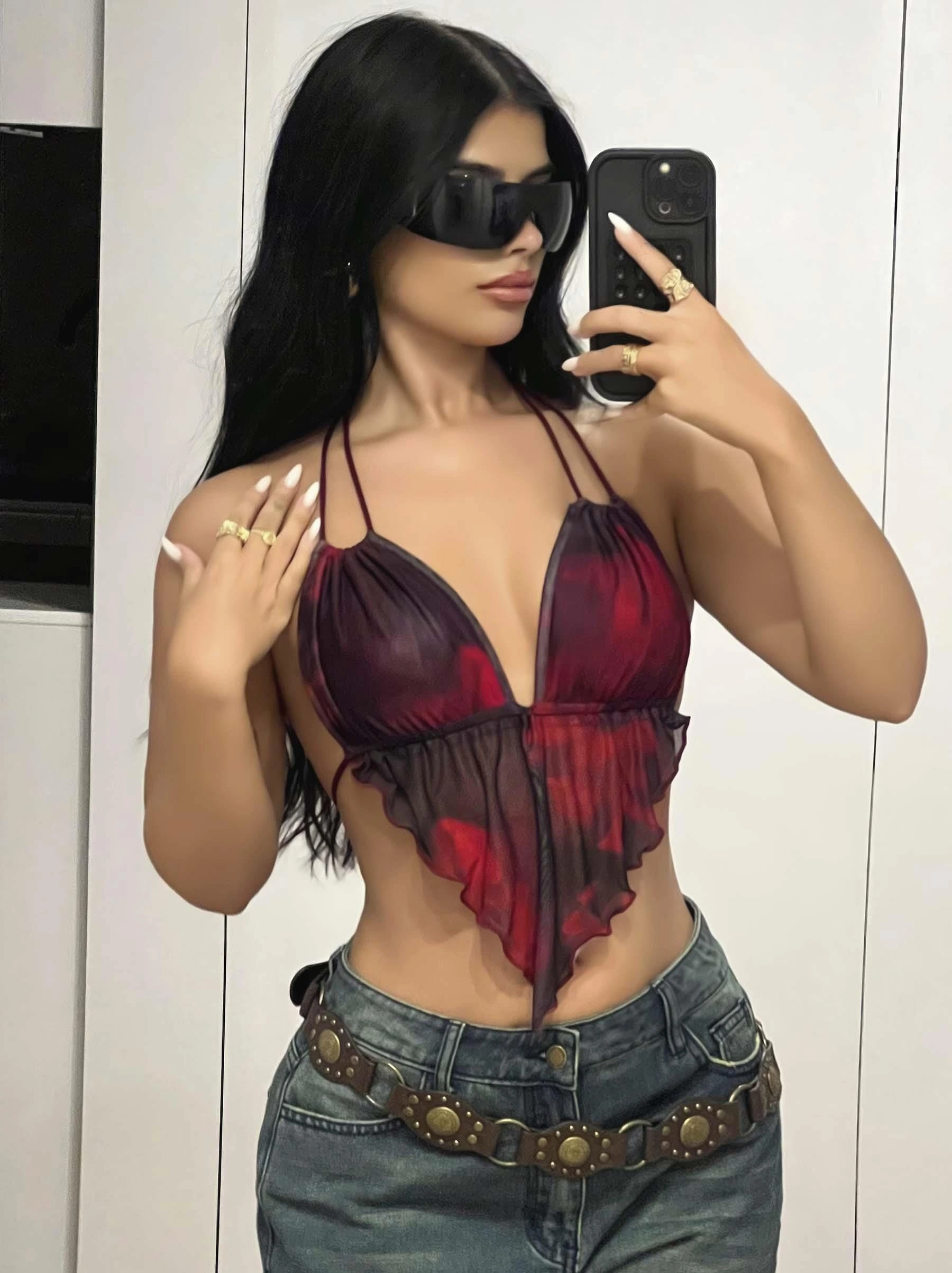 Kadın Kırmızı Siyah Renklerde Önden Üçgen Kesim Detaylı Crop Askılı Önden Bağlama 5092