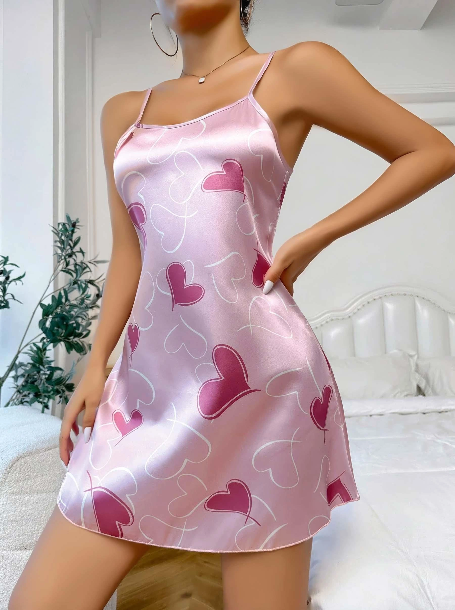 Kadın Pembe Saten Askılı Fuşya Kalp Desen Baskılı Gecelik 2217