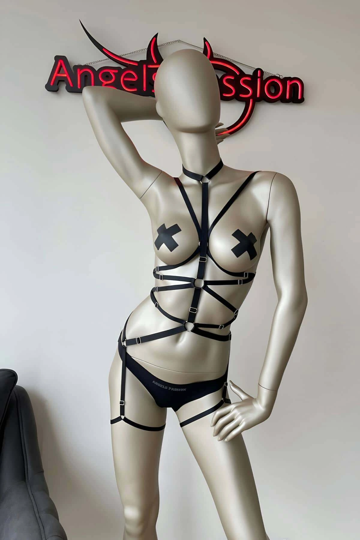 Lastik Vücudu Saran Sert Harness