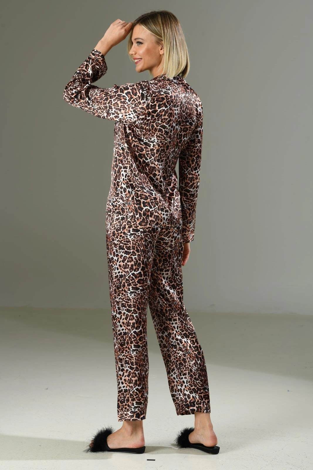 Lesca Leopar Desen Yumuşak Dokulu Saten Gecelik Takımı