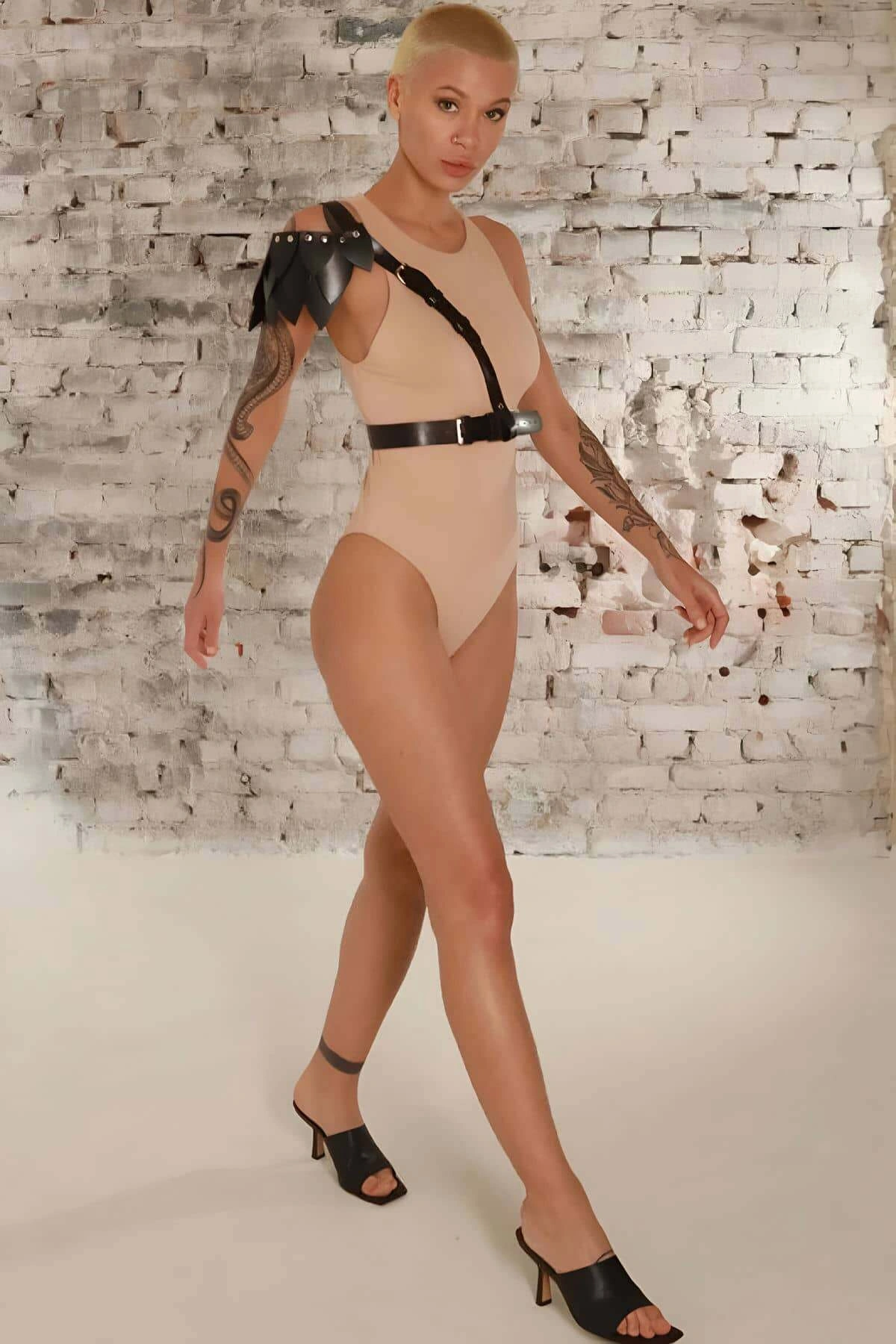 Omuzda Yaprak Detaylı Şık Tek Omuz Deri Kemer - Brf1033