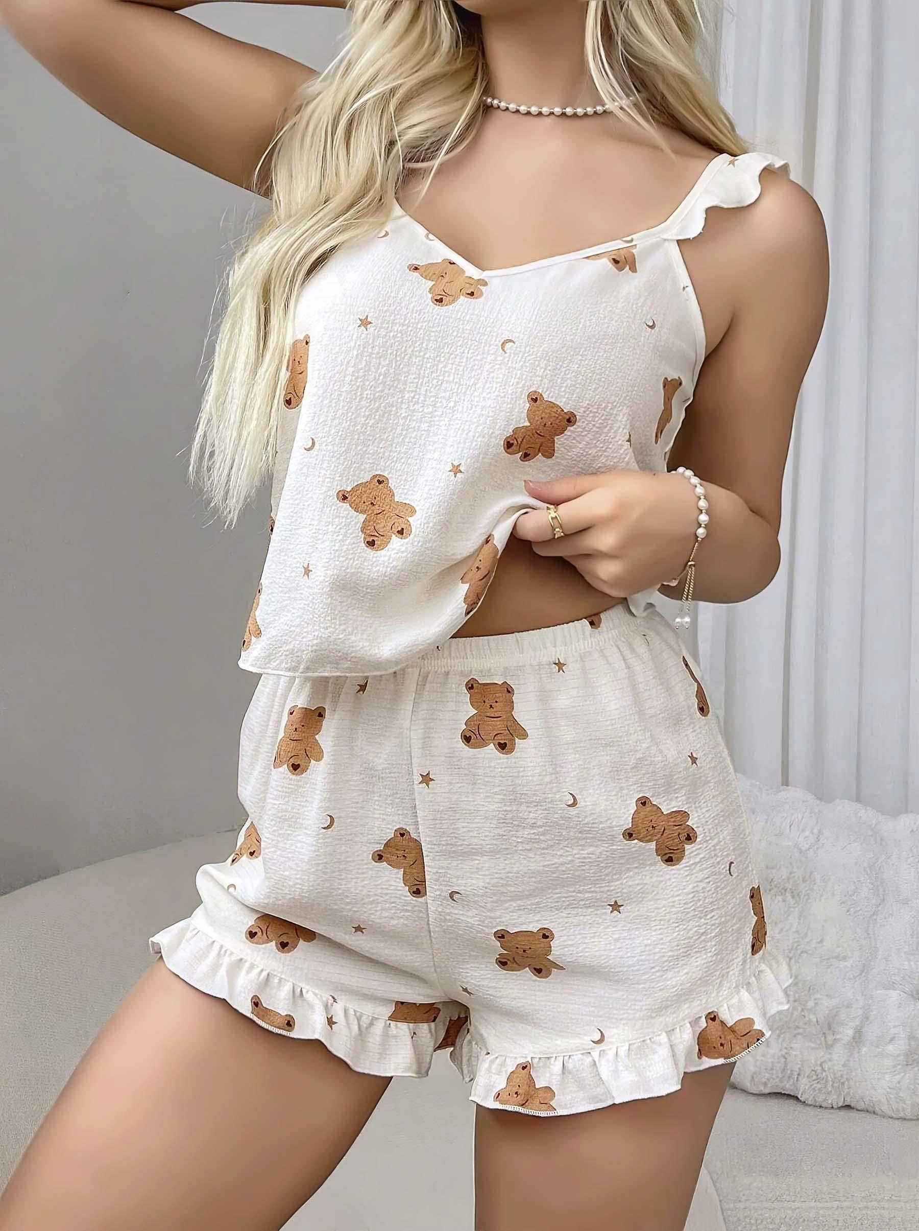 Pamuklu Ayıcık Desen Fırfırlı Askılı Şortlu Pijama Takımı