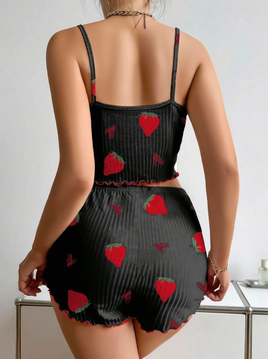 Pamuklu Siyah Üstüne Çilek Desen Fitilli Askılı Şortlu Pijama Takımı