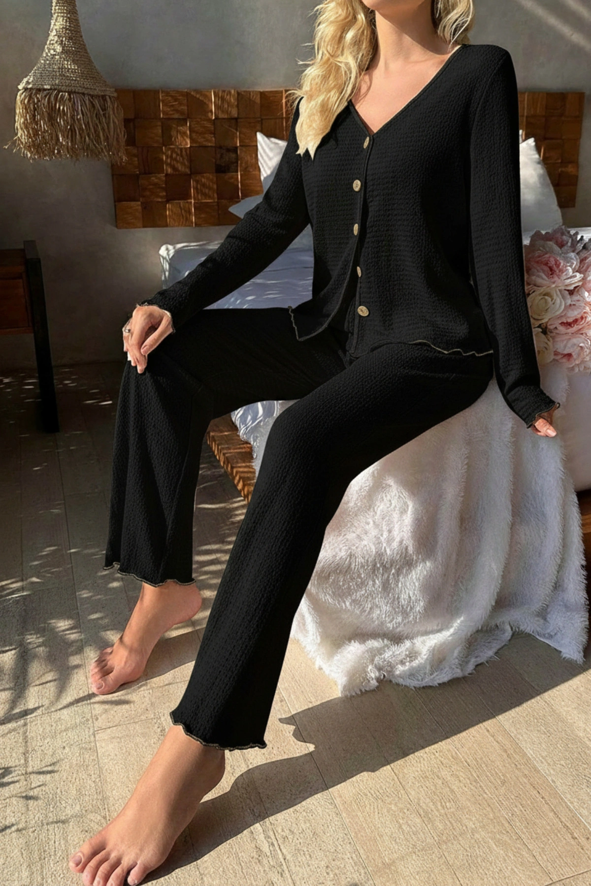 Premium Kadın Fitilli Pijama Takımı – Siyah Gold Biye Detaylı, Yumuşak Dokulu Ev Şıklığı