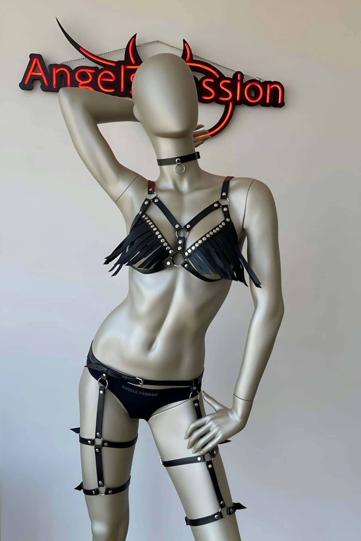 Püsküllü Deri Sütyen Detaylı Fantazi Jartiyer