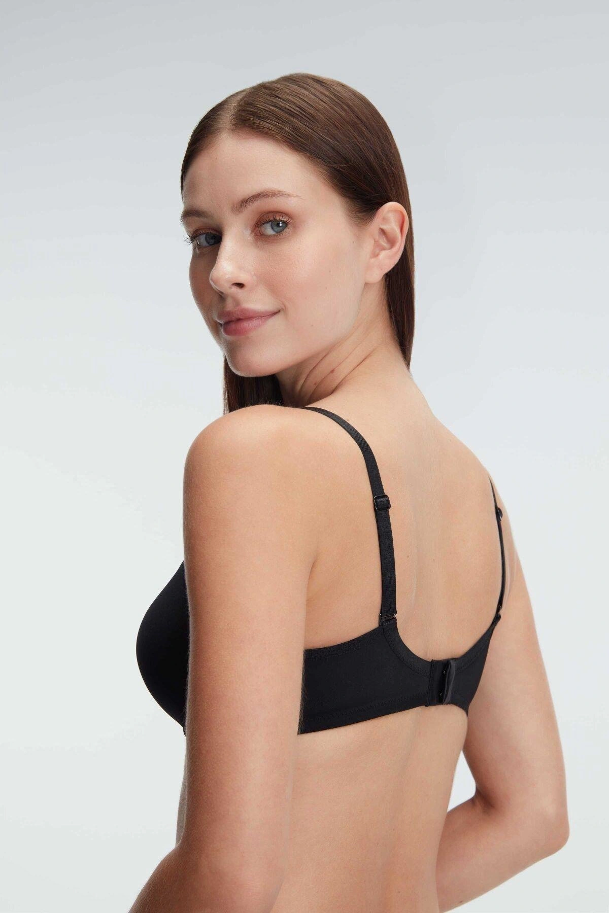 Siyah Balenli Desteksiz Dolgusuz Askıları Çıkabilen Günlük Klasik T-shirt Sütyeni