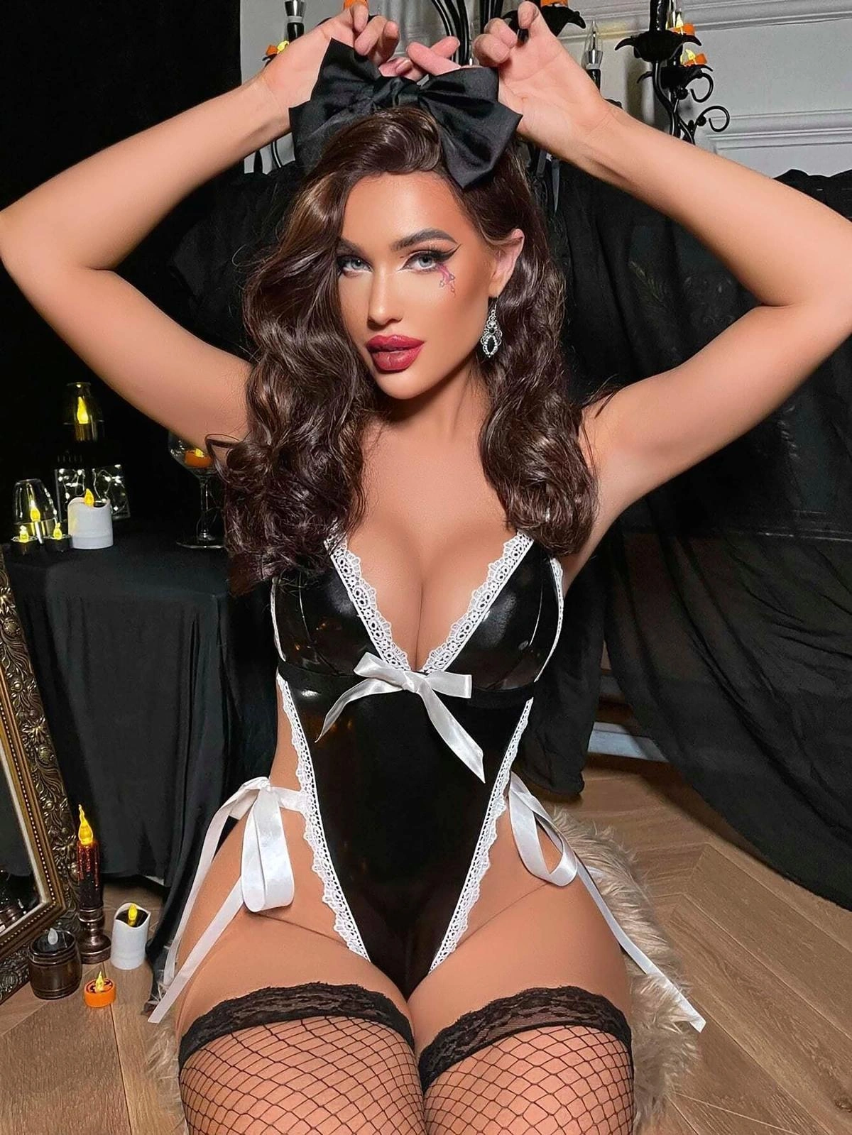 Siyah Dantel İşlemeli İp Detaylı Fantezi Deri Body