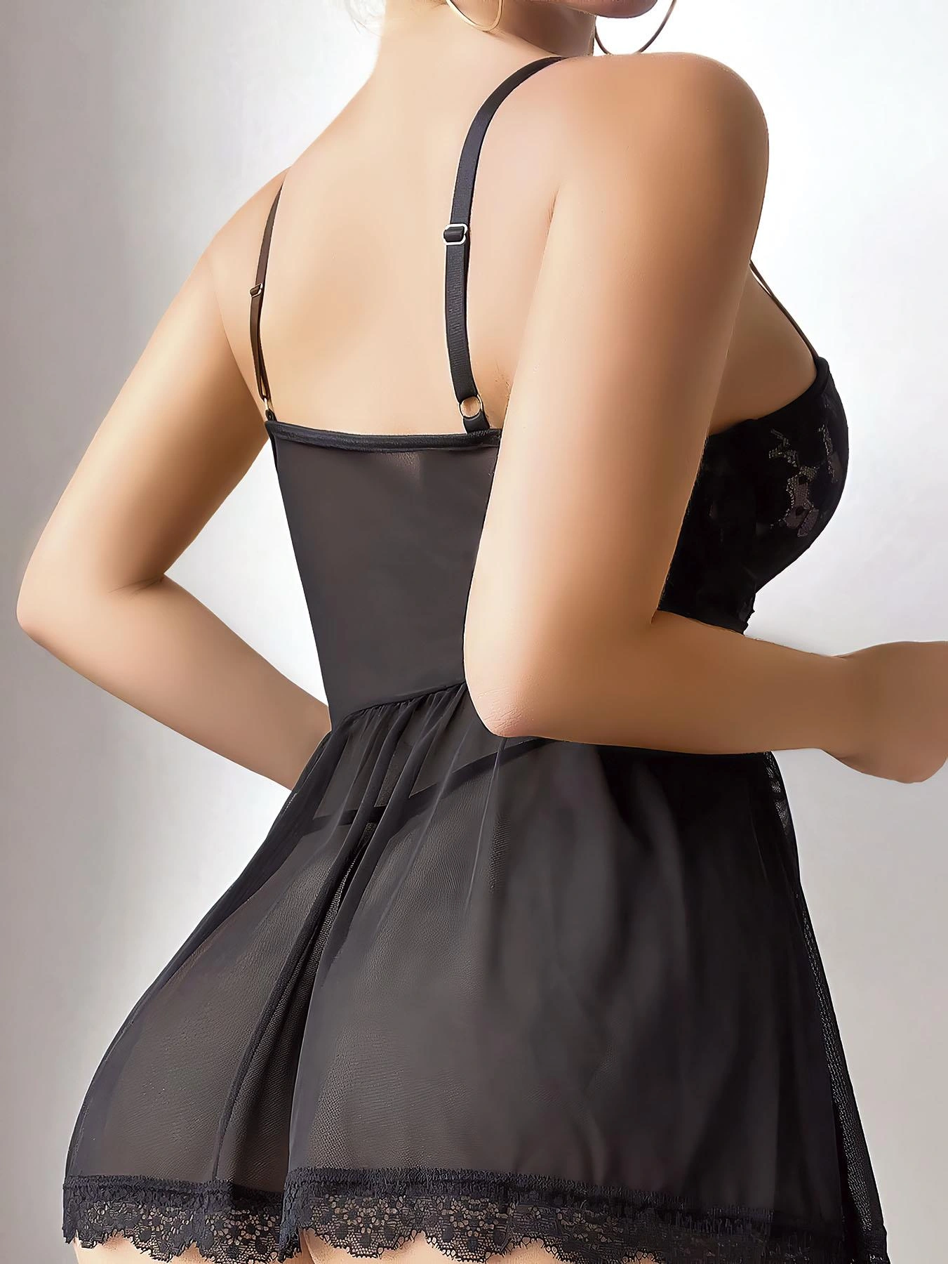 Siyah Dantel İşlemeli Jartiyerli Fantezi Şık Gecelik