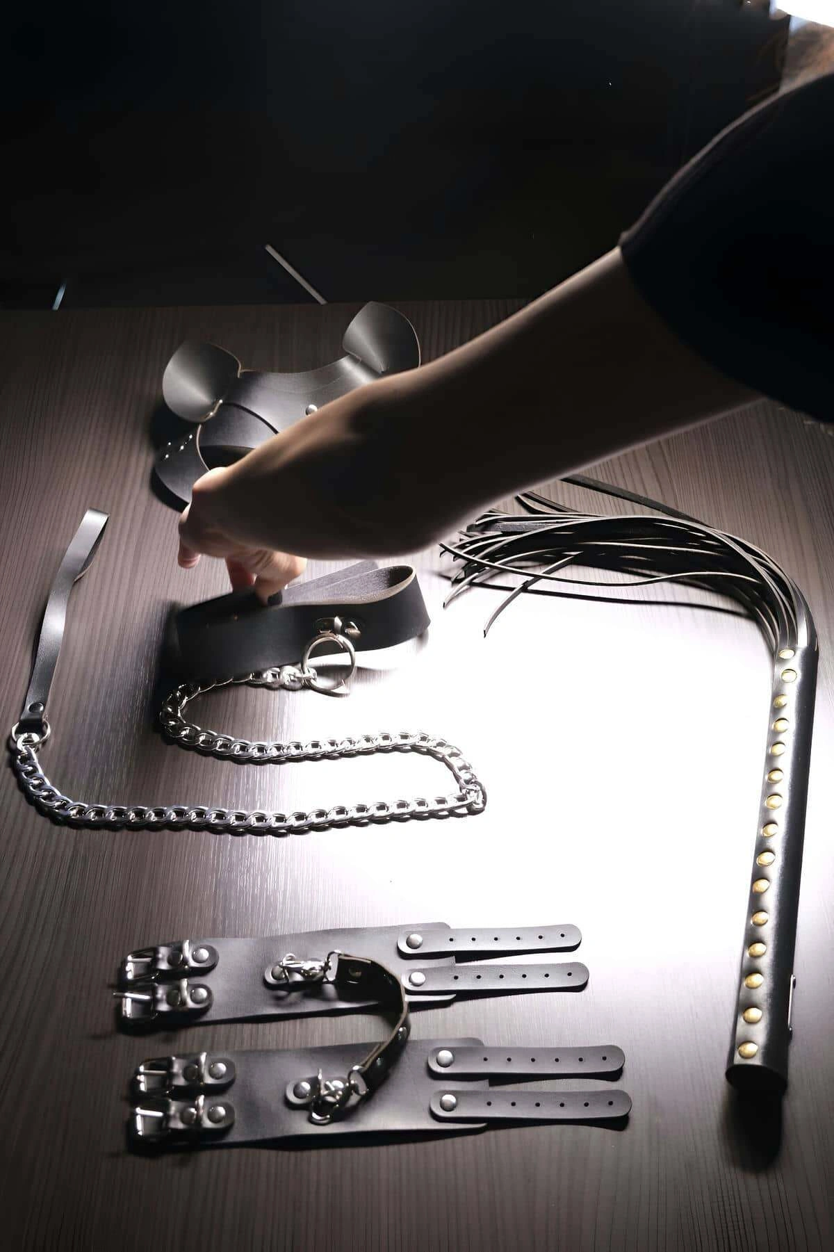 Siyah Fantezi Set, Kırbaç - Kelepçe - Tasma - Maske Takım - Brf1246