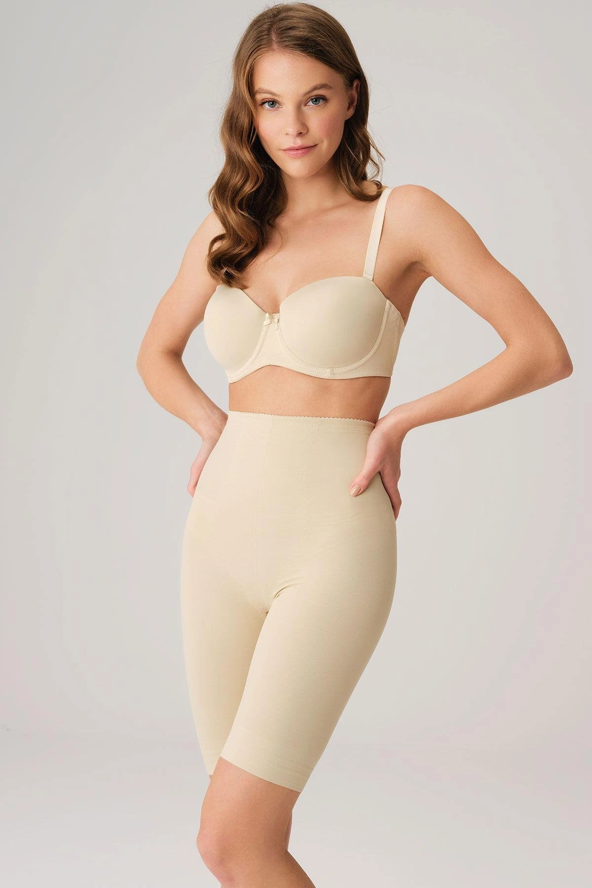 Toparlayıcı Bel Ve Bacak İnceltici Dikişli Uzun Paçalı Orta Bel Sıkı Şort Korse