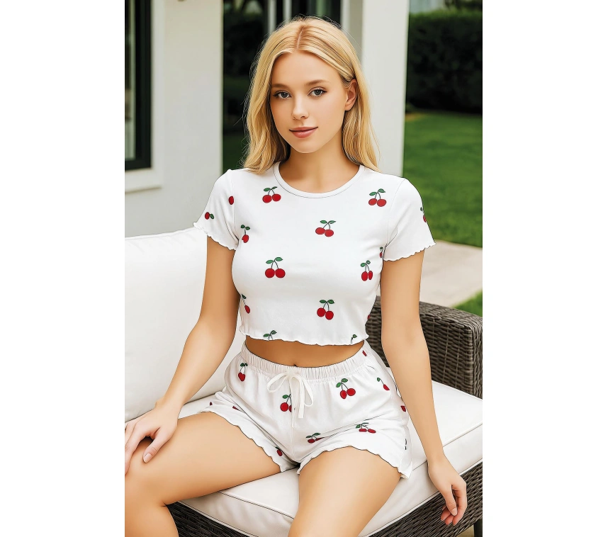 Beyaz Üstüne Kiraz Desenli Şortlu Pijama Takımı