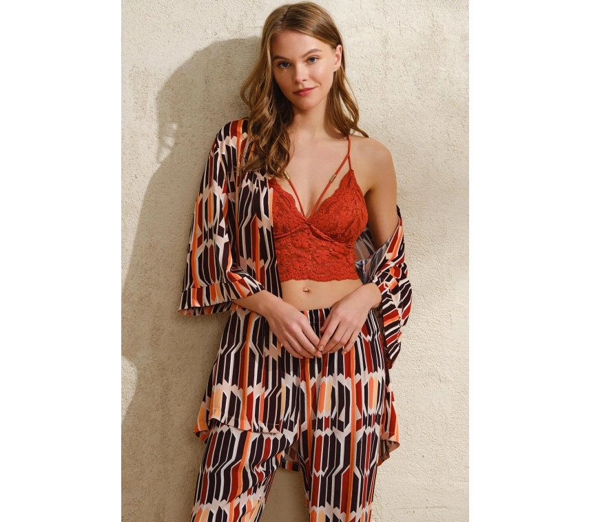 Dokuma Viskon Geometrik Baskılı Sabahlık Balensiz Desteksiz Dolgusuz Yaka Detaylı Dantelli Büstiyer Sütyen Ve Pantolon Pijama 3lü Takım