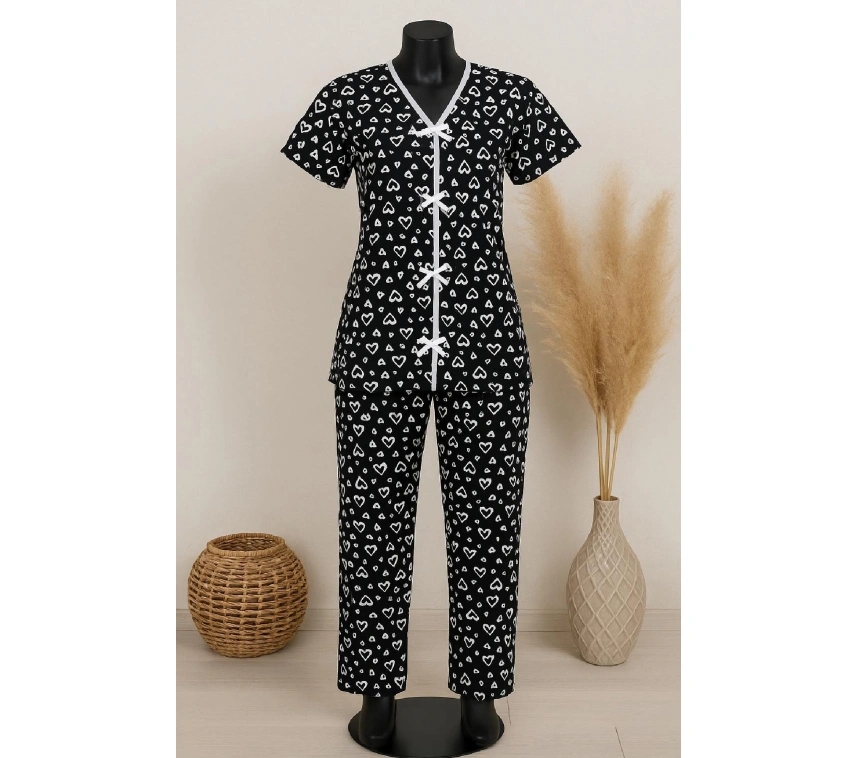Kadın Siyah Beyaz Kalp Desenli Fiyonklu Kısa Kollu Pijama Takımı