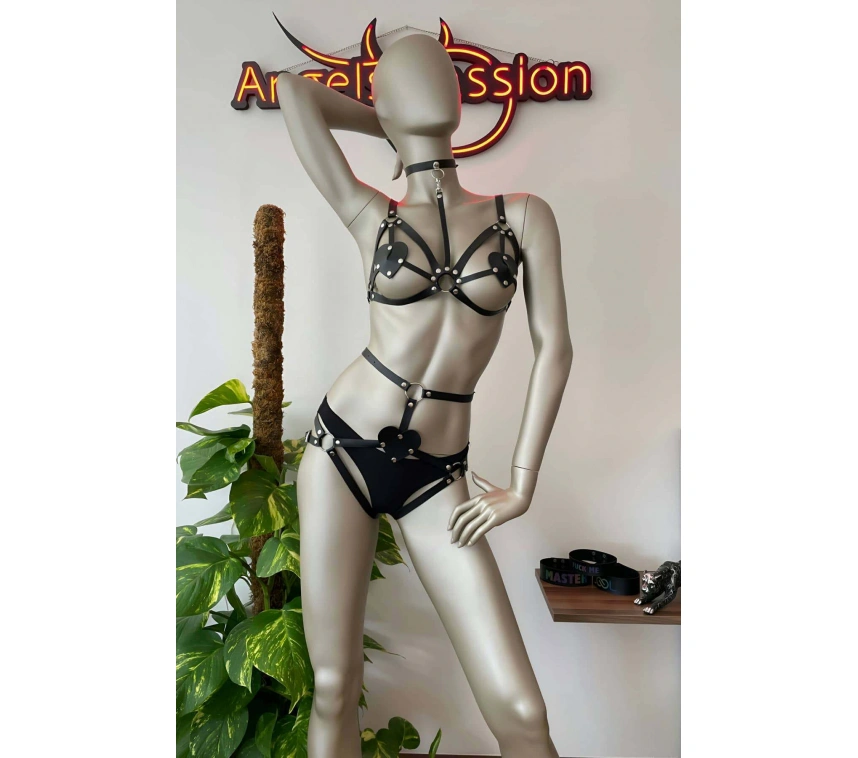 Kalp Detaylı Siyah Deri Jartiyer Harness Sütyen Takım