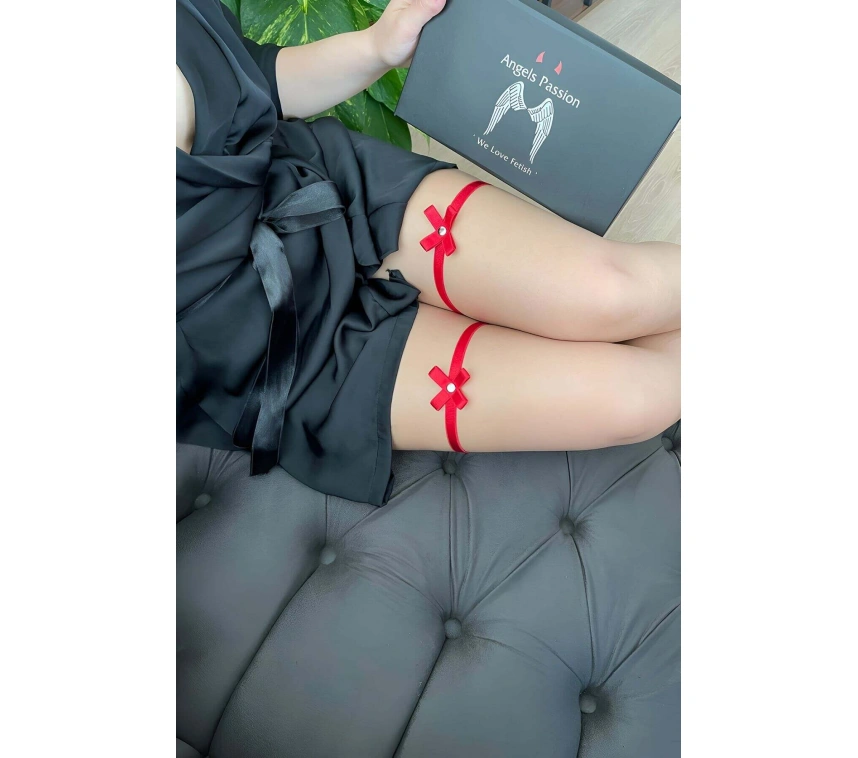 Kırmızı Çiçek Detaylı Bacak Bandı