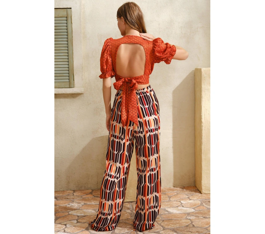 Kısa Yarım Kol V Yaka Geometrik Yazlık Kurdela Şerit Detaylı Pijama Takımı