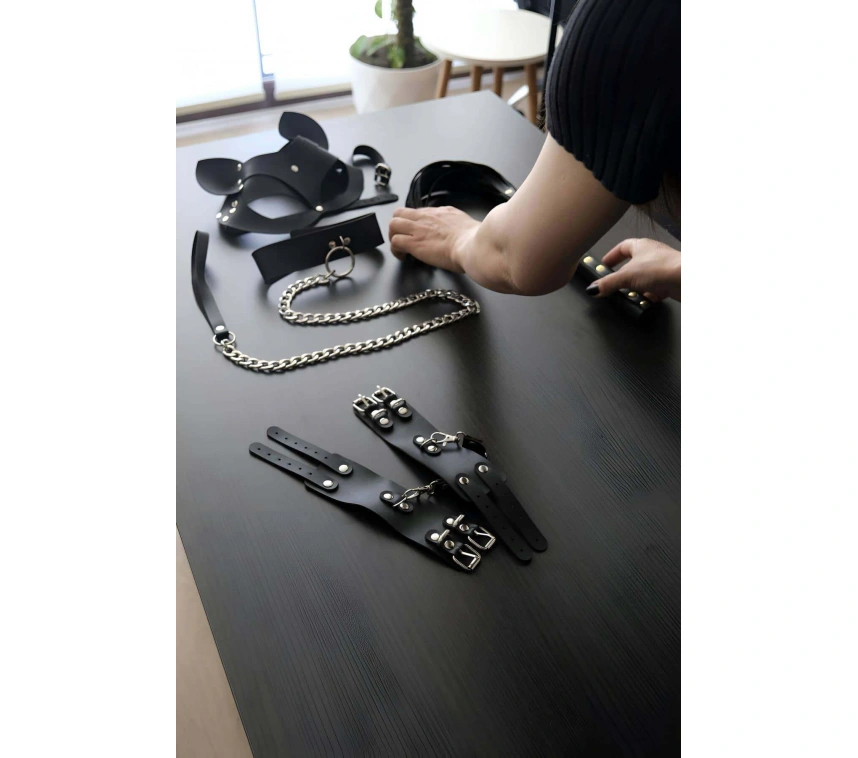 Siyah Fantezi Set, Kırbaç - Kelepçe - Tasma - Maske Takım - Brf1246