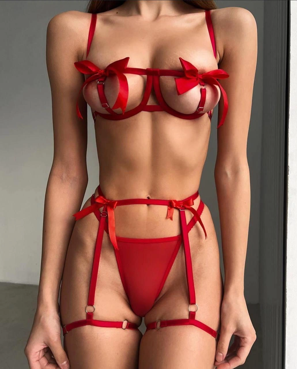 Özel Tasarım Kırmızı Kurdela Detaylı Jartiyerli Fantezi Sütyen String Takımı