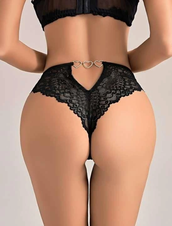 Siyah Dantel İşlemeli Arkası Kalp Detaylı Fantezi String Tanga