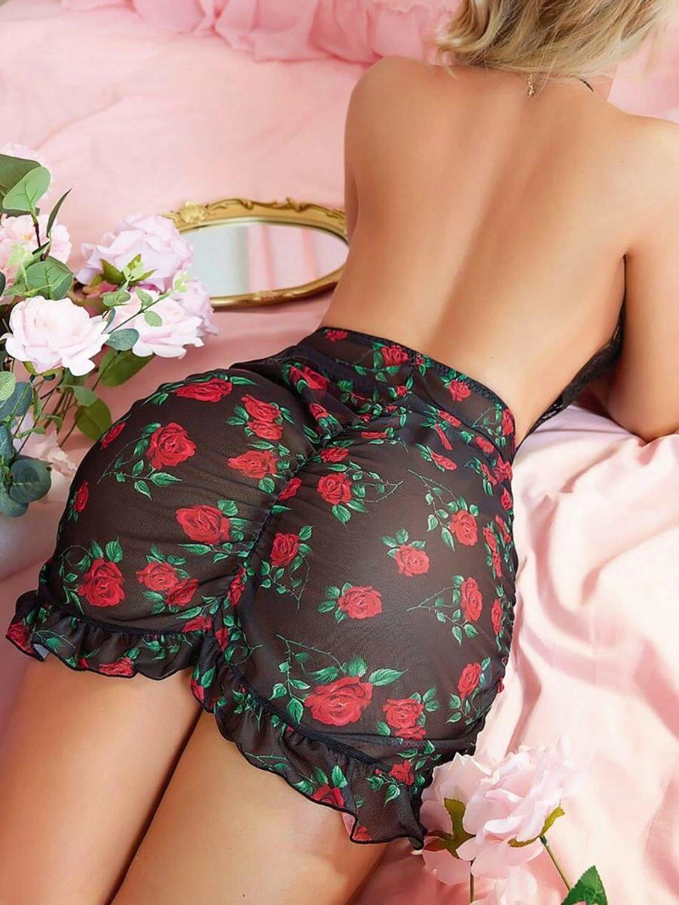 Siyah Dantel İşlemeli Gül Desenli Mini Fantezi Gecelik