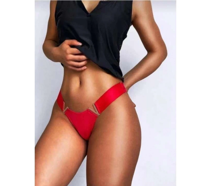 Kırmızı V Metal Aksesuarlı Fantezi String Tanga